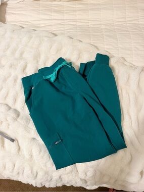 Hunter Green Figs Scrub Joggers
